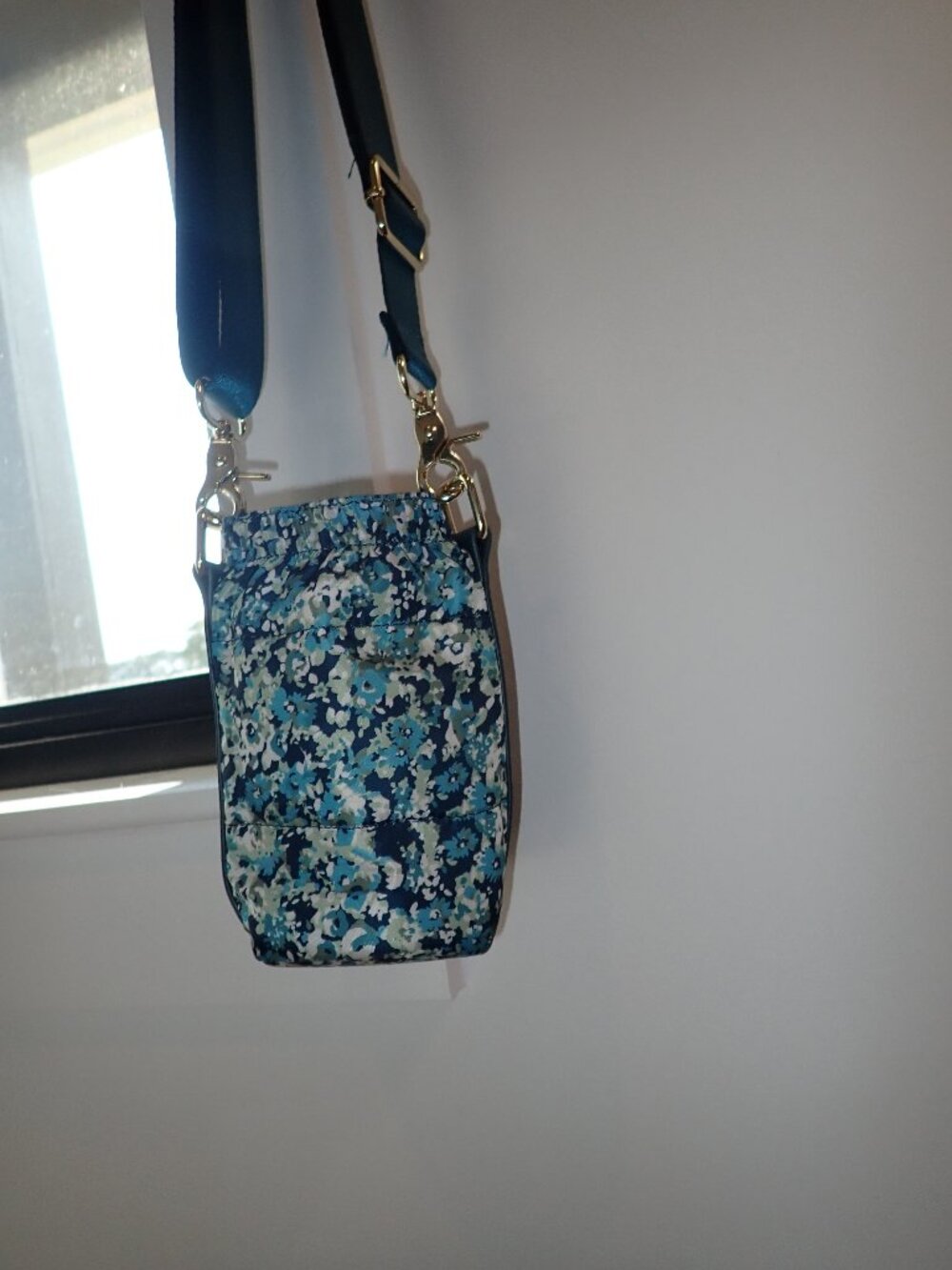 Isaac Mizrahi New York Water Bottle Bag Crossbody Holder Nylon
